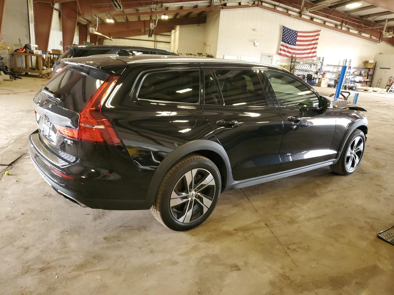 2020 Volvo V60 Cross Country T5 Momentum - Фото 3