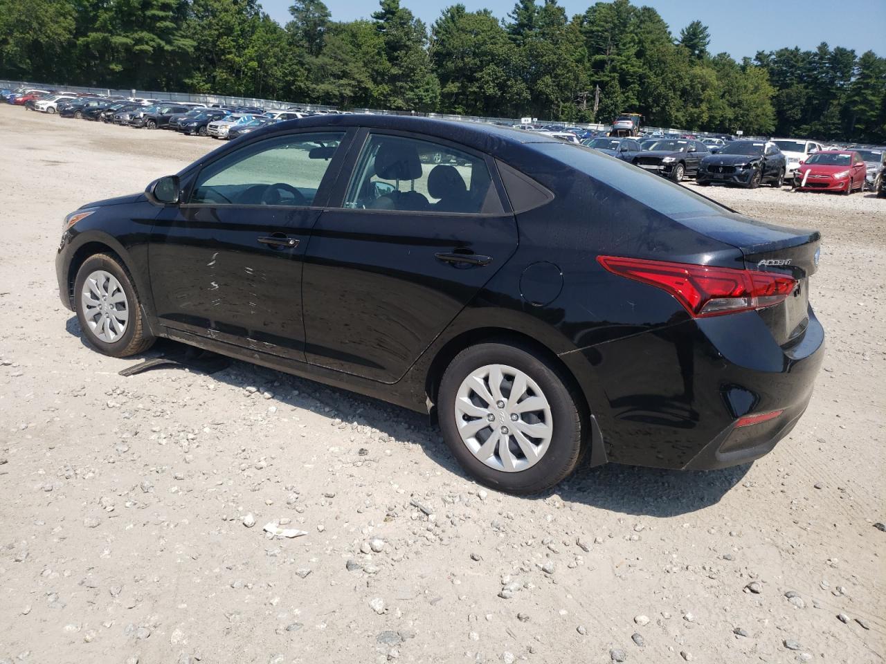 2021 Hyundai Accent Se - Фото 2