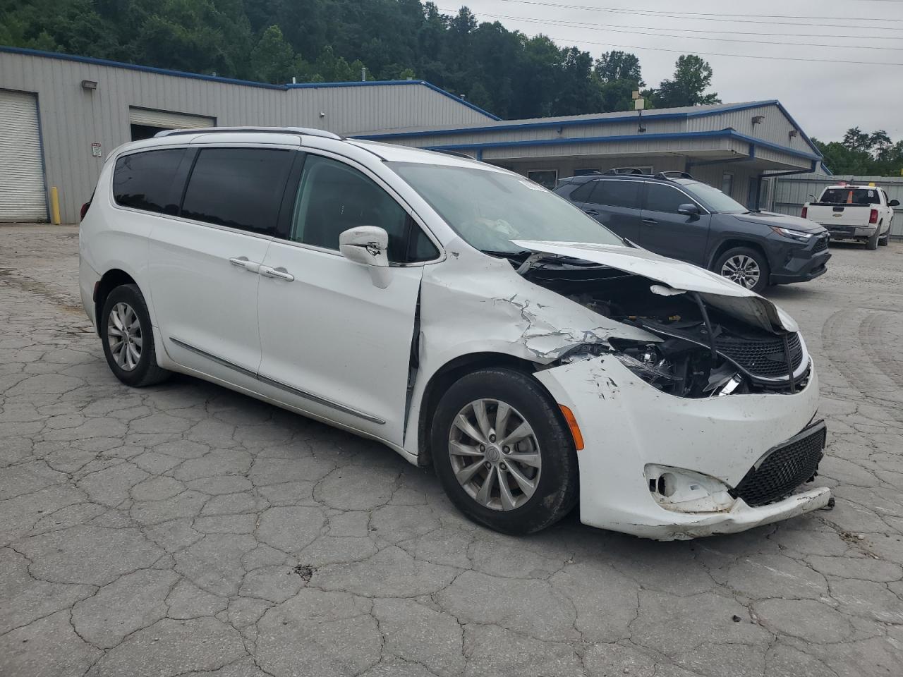 2019 Chrysler Pacifica Touring L - Image 4