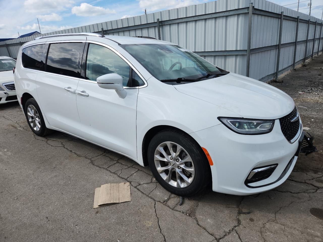 2021 Chrysler Pacifica Touring L - Image 4