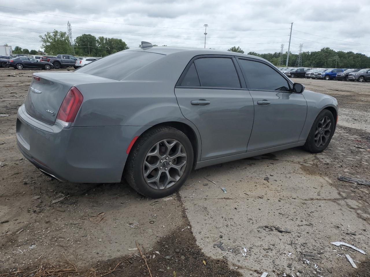 2017 Chrysler 300 S - Фото 3