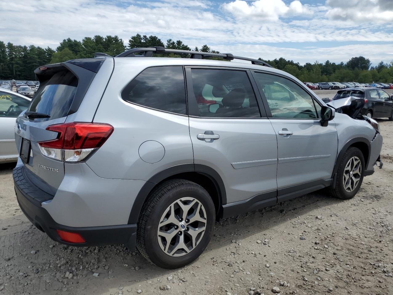 2024 Subaru Forester Premium - Image 3