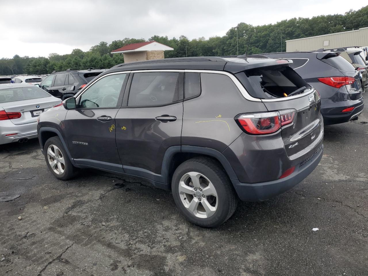 2019 Jeep Compass Latitude - Image 2