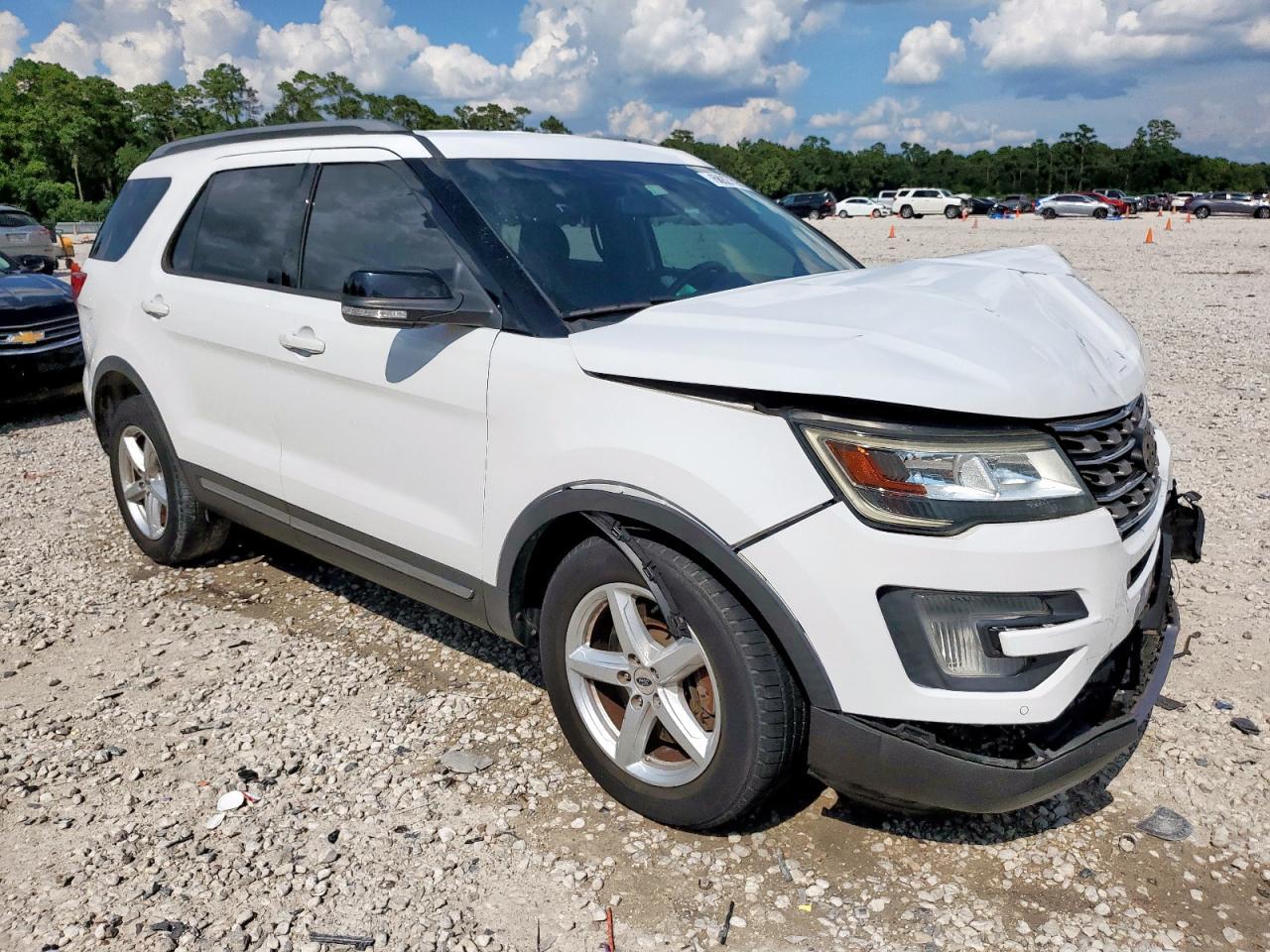 2017 Ford Explorer Xlt - Image 4
