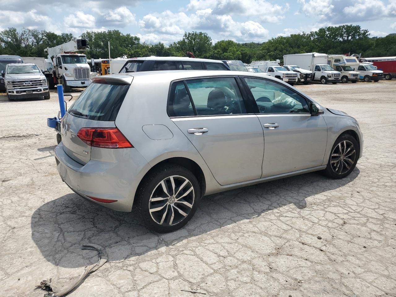 2017 Volkswagen Golf S - Image 3