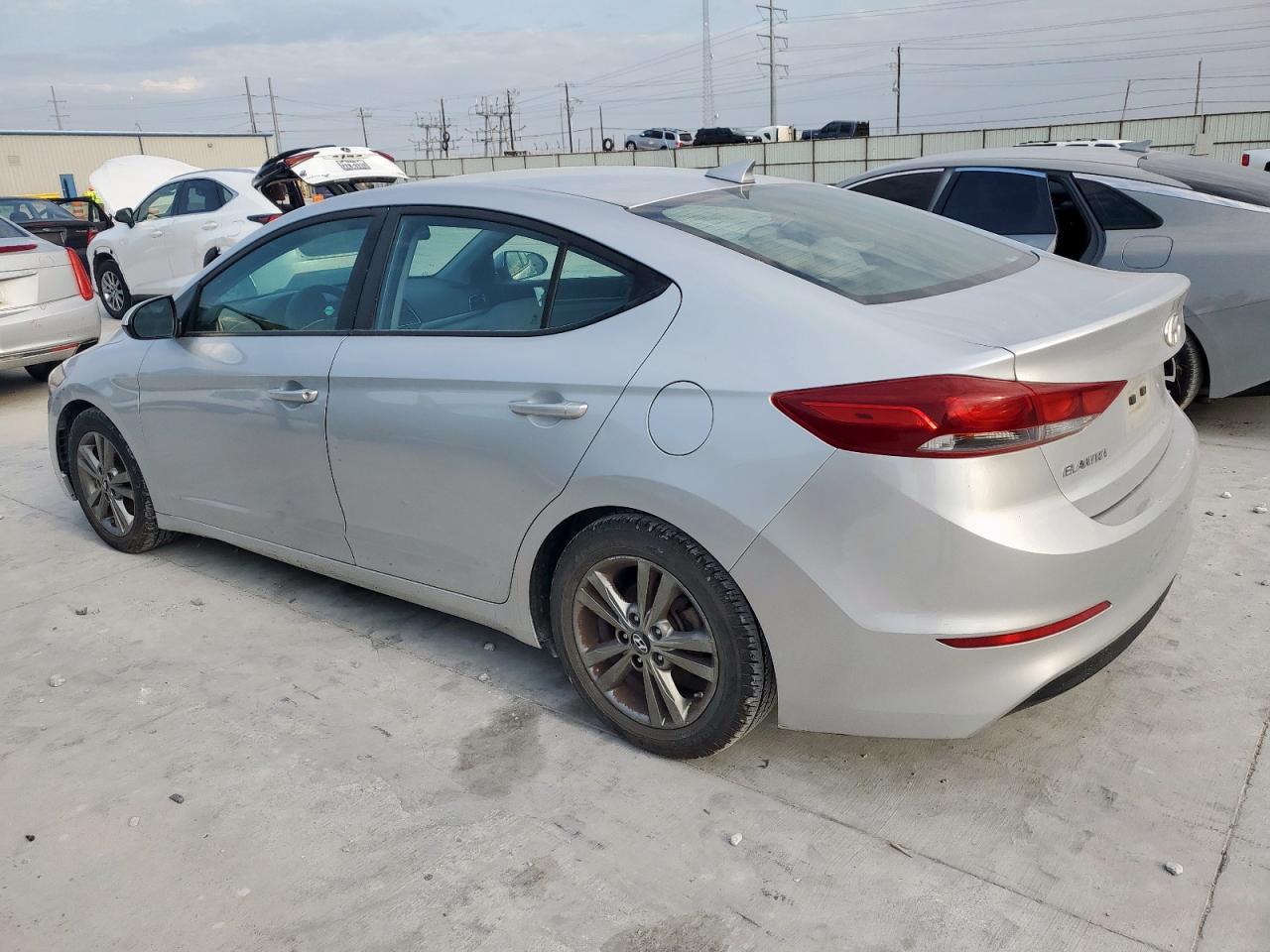 2018 Hyundai Elantra Sel - Фото 2
