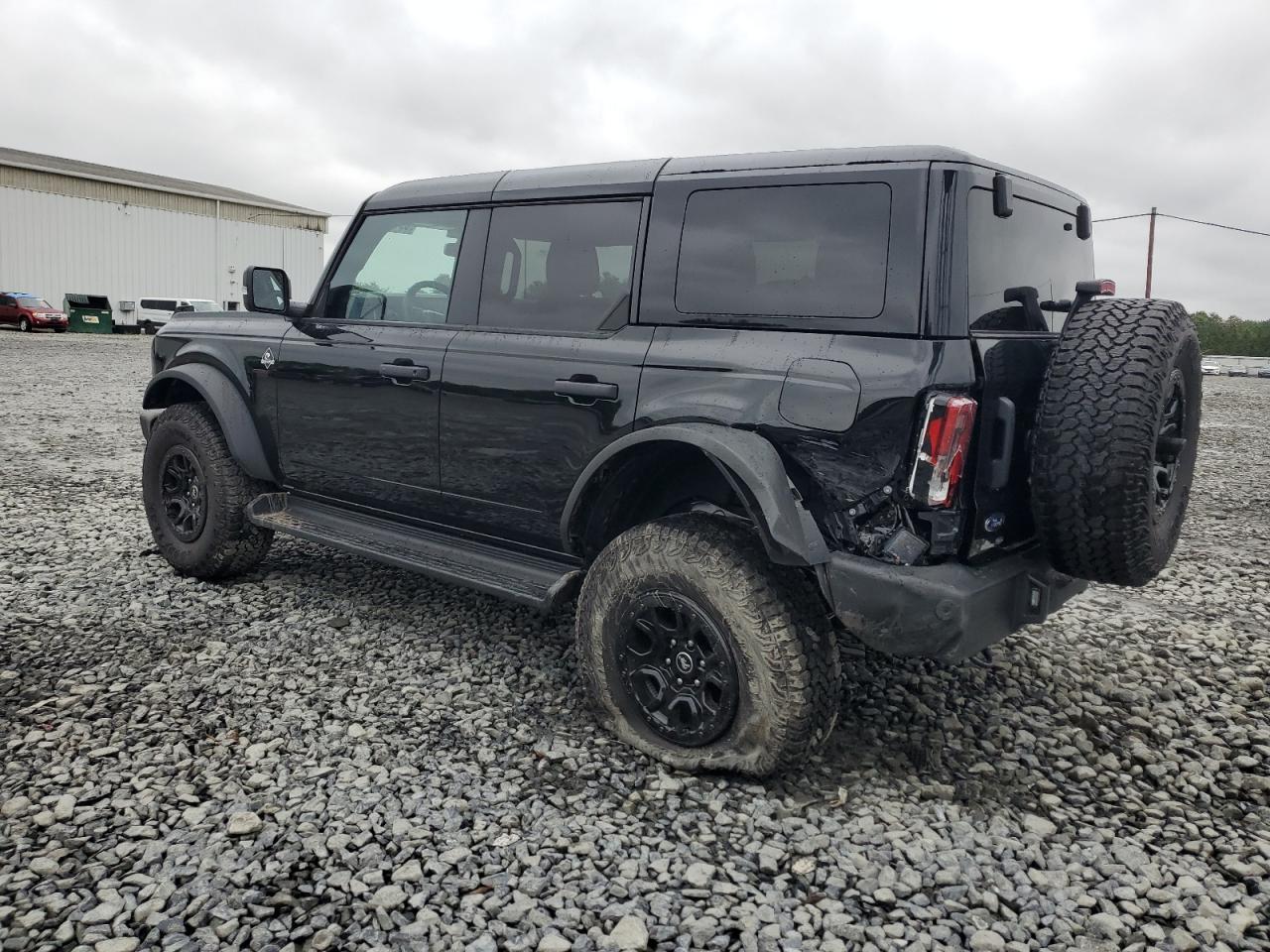 2025 Ford Bronco Outer Banks - Image 2