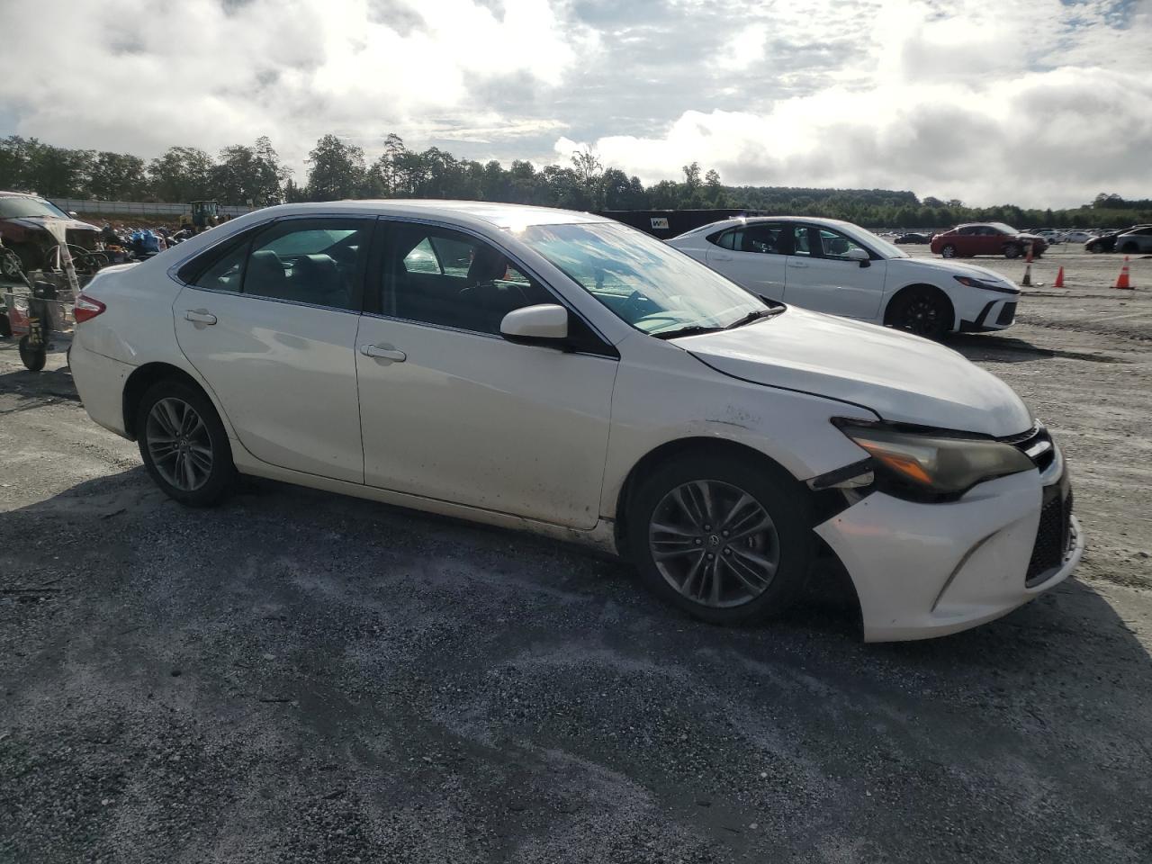 2017 Toyota Camry Le - Image 4