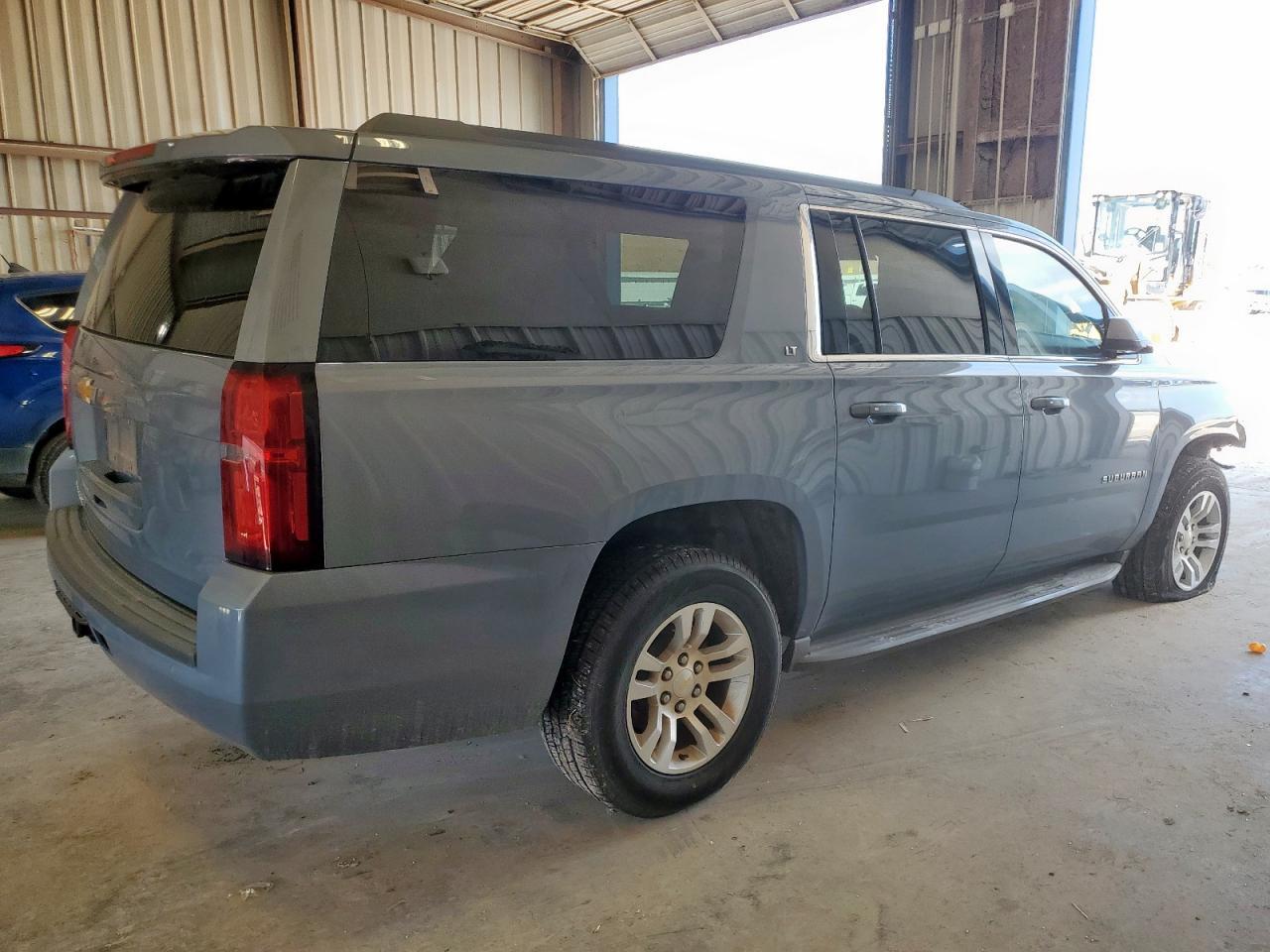 2016 Chevrolet Suburban C1500 Lt - Image 3