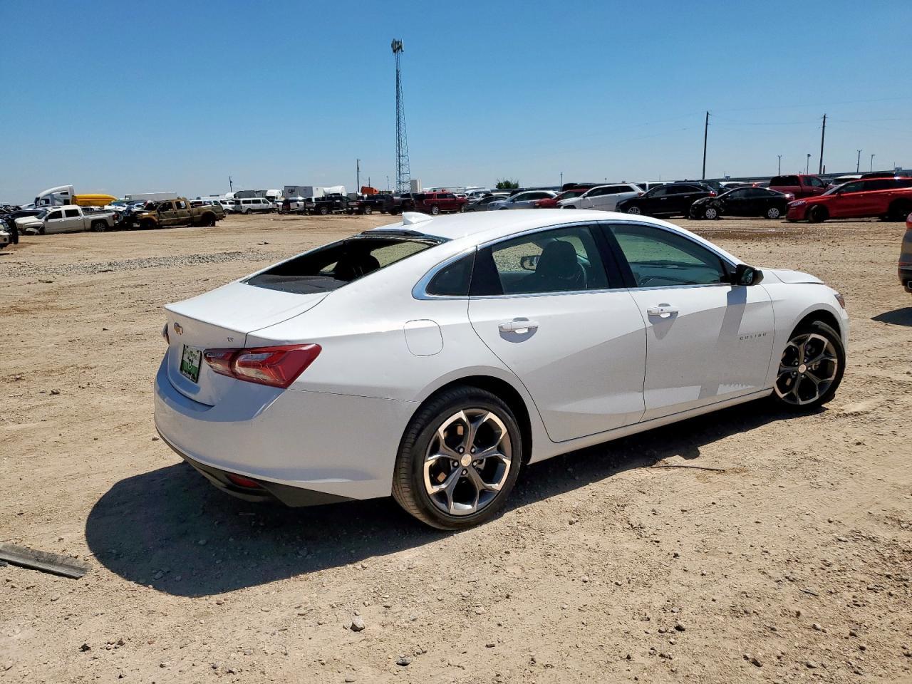 2022 Chevrolet Malibu Lt - Image 3