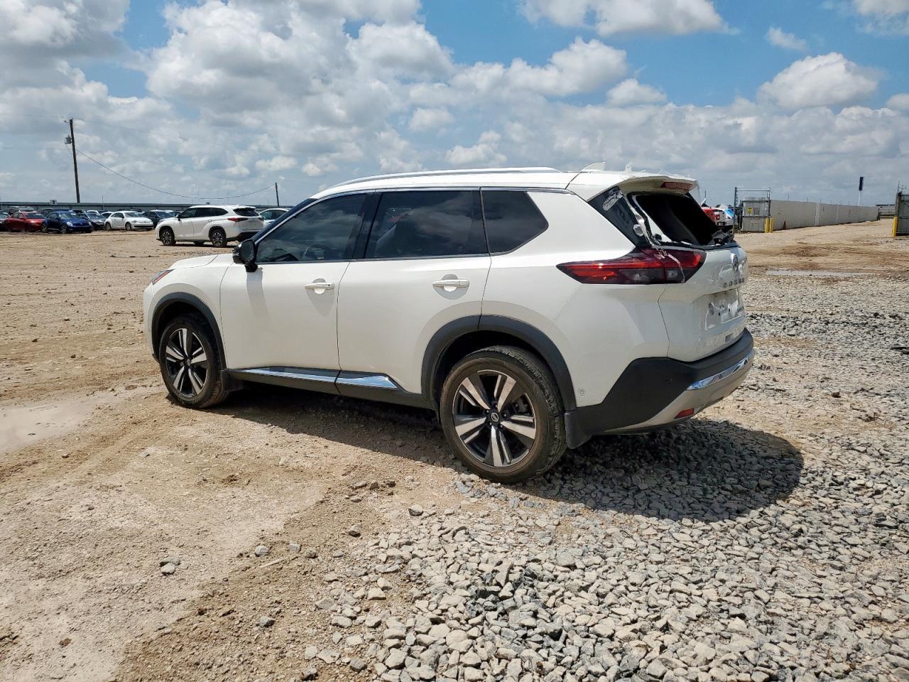 2021 Nissan Rogue Platinum - Фото 2