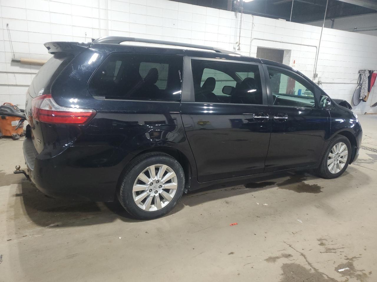 2015 Toyota Sienna Xle - Image 3
