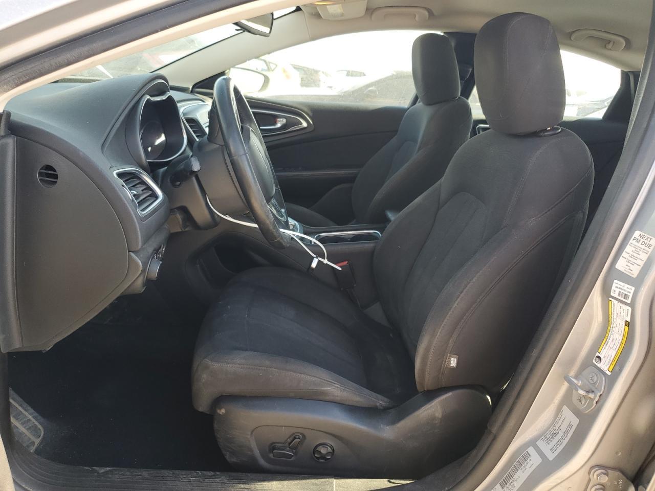 2015 Chrysler 200 Limited - Image 7