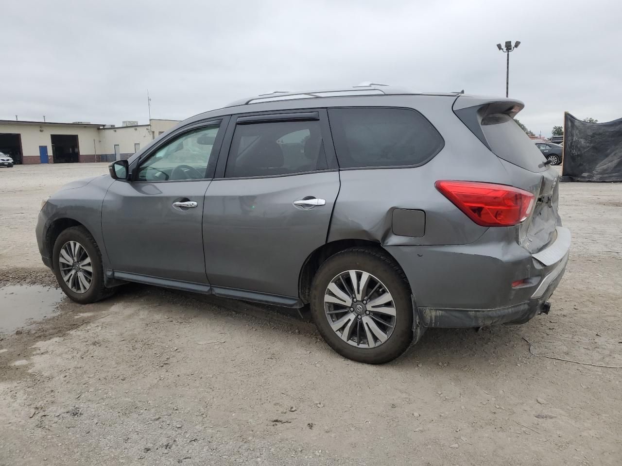 2018 Nissan Pathfinder S - Image 2