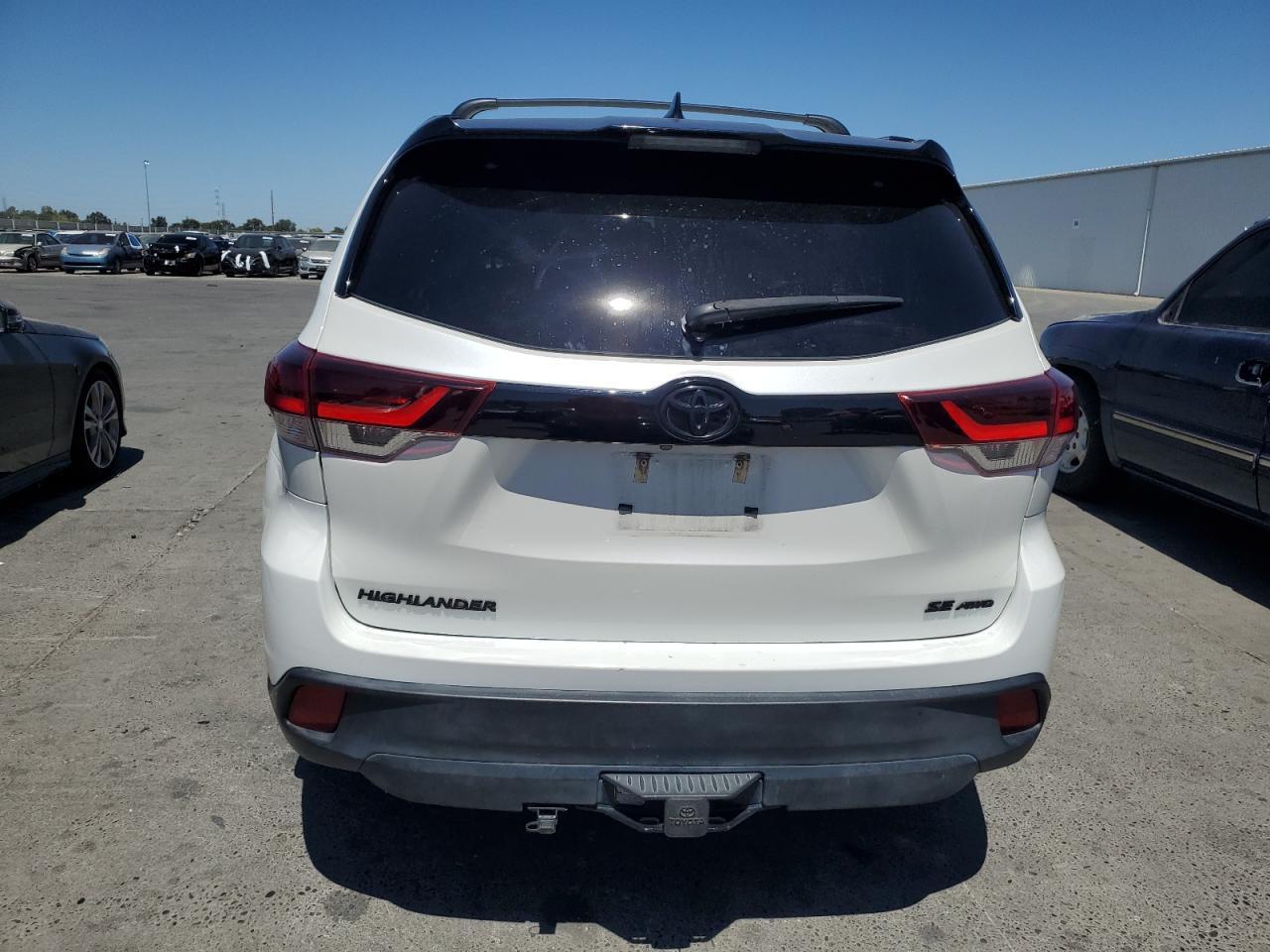 2019 Toyota Highlander Se - Фото 6