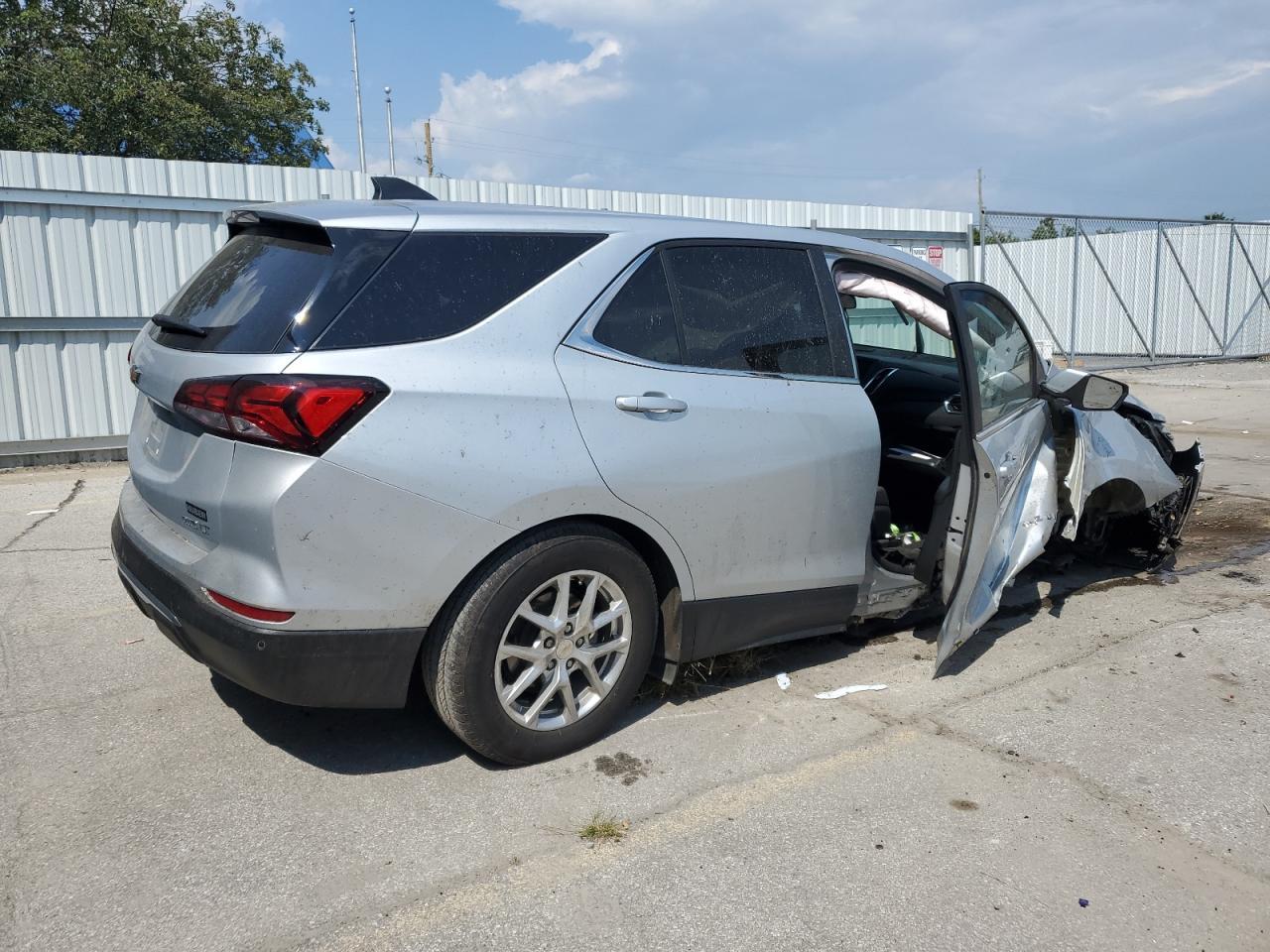 2022 Chevrolet Equinox Lt - Image 3