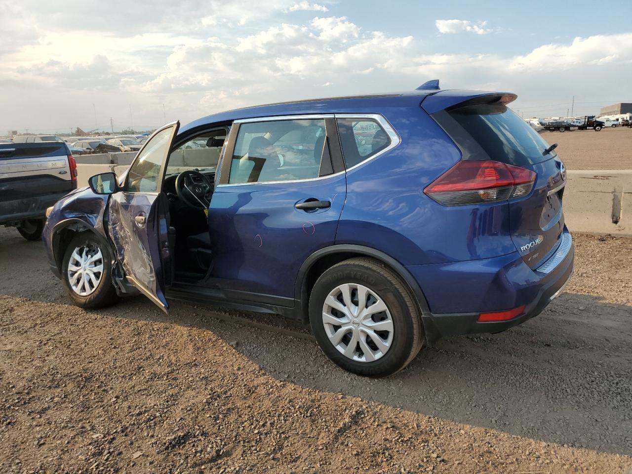 2018 Nissan Rogue S - Фото 2