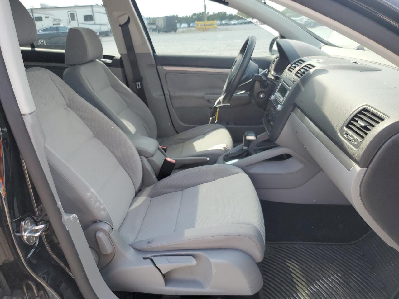 2009 Volkswagen Rabbit - Image 7