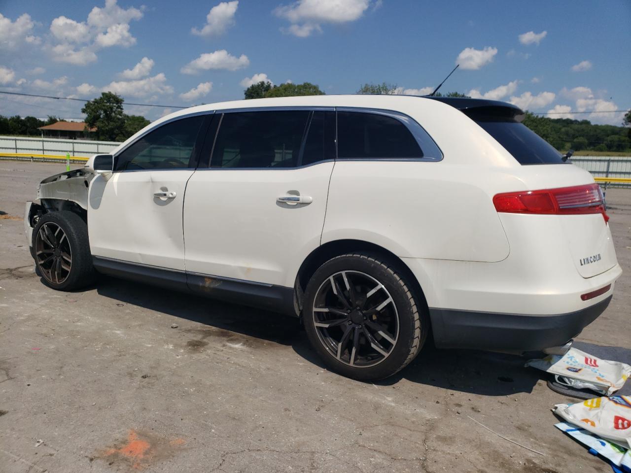 2013 Lincoln Mkt - Image 2
