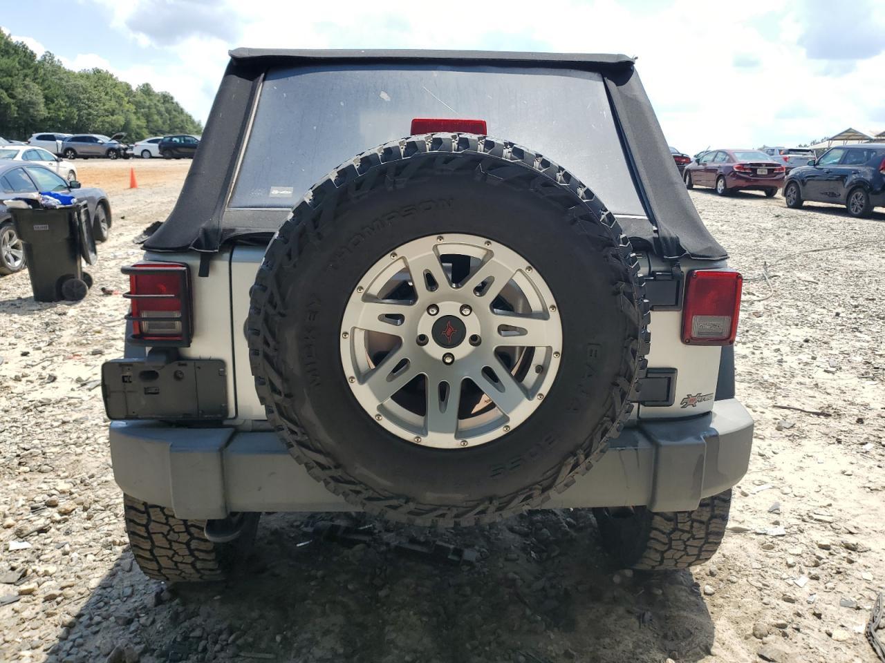 2009 Jeep Wrangler Unlimited X - Image 6