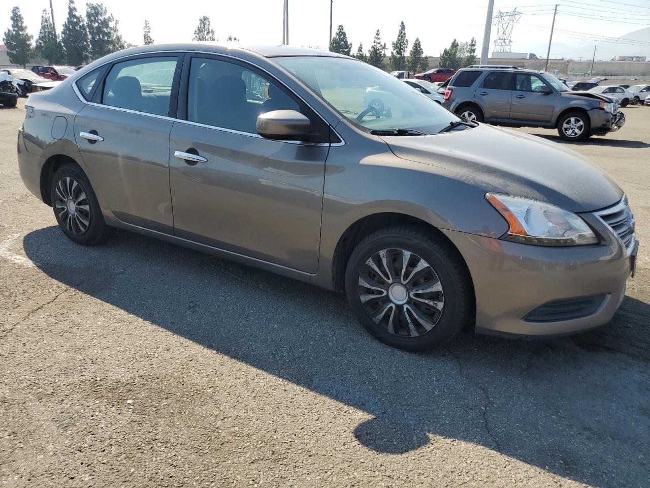 2015 Nissan Sentra S - Фото 4