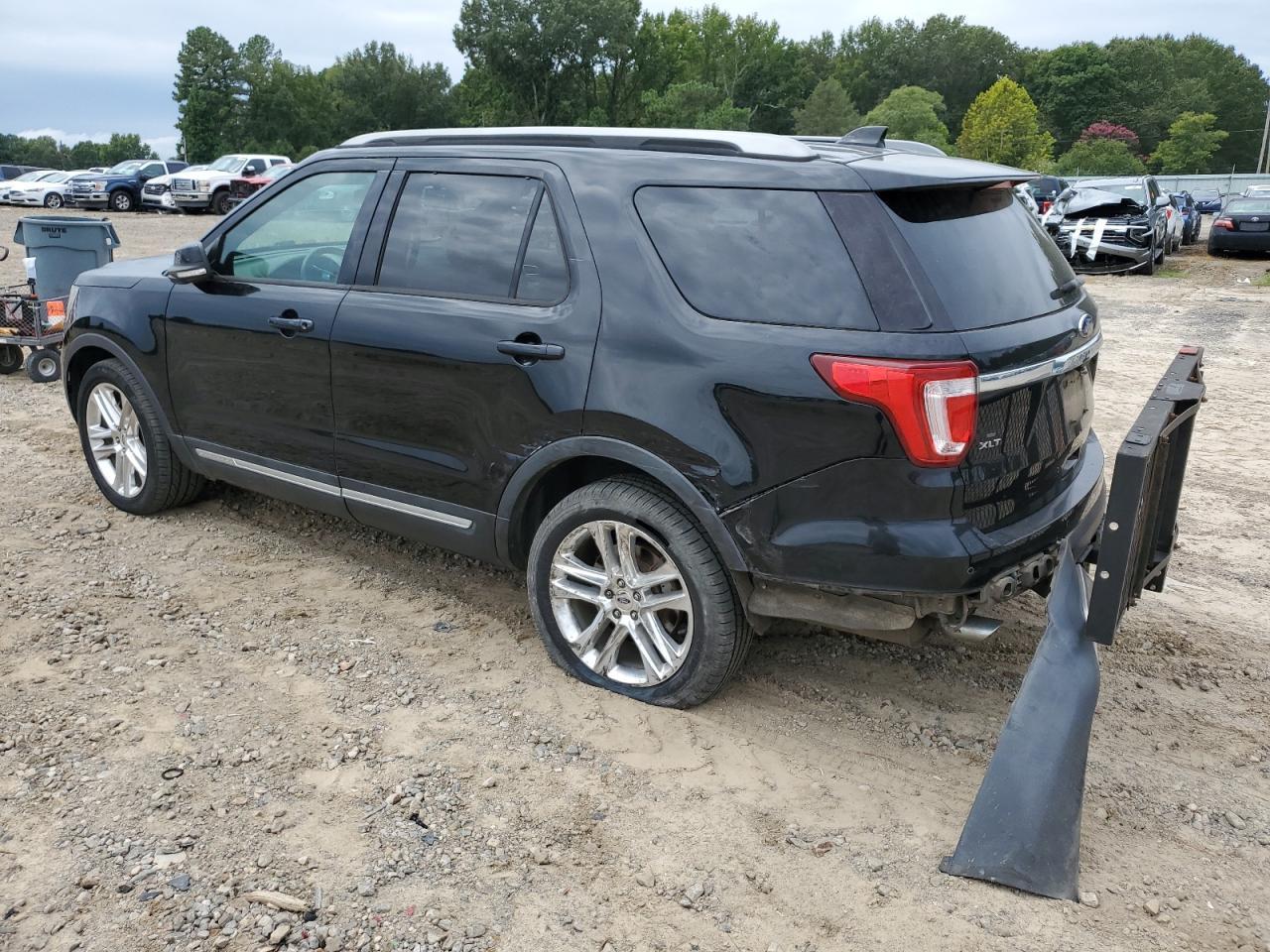 2016 Ford Explorer Xlt - Image 2