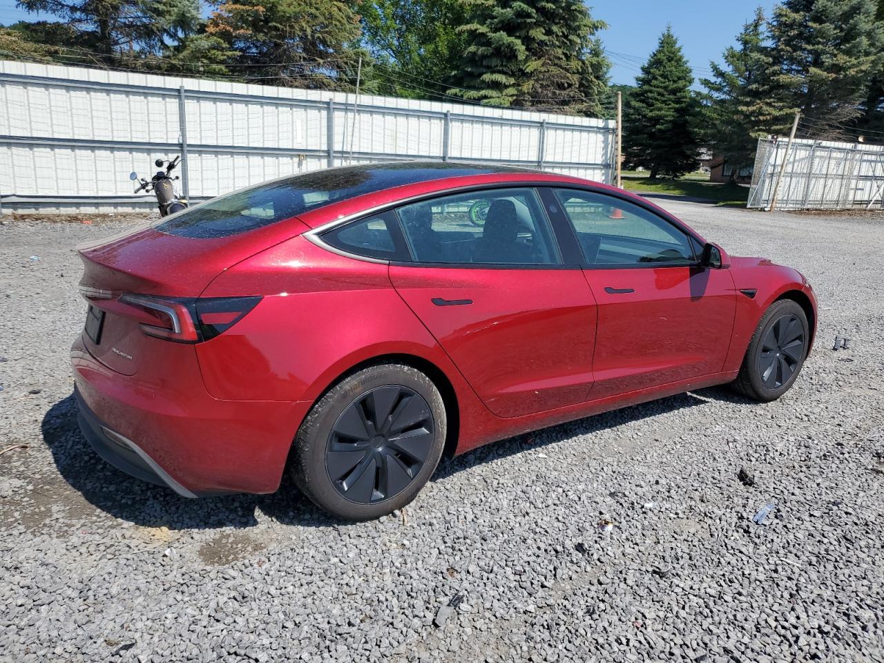 2025 Tesla Model 3 - Фото 3