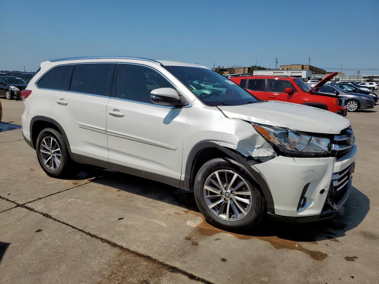 2019 Toyota Highlander Se - Image 4