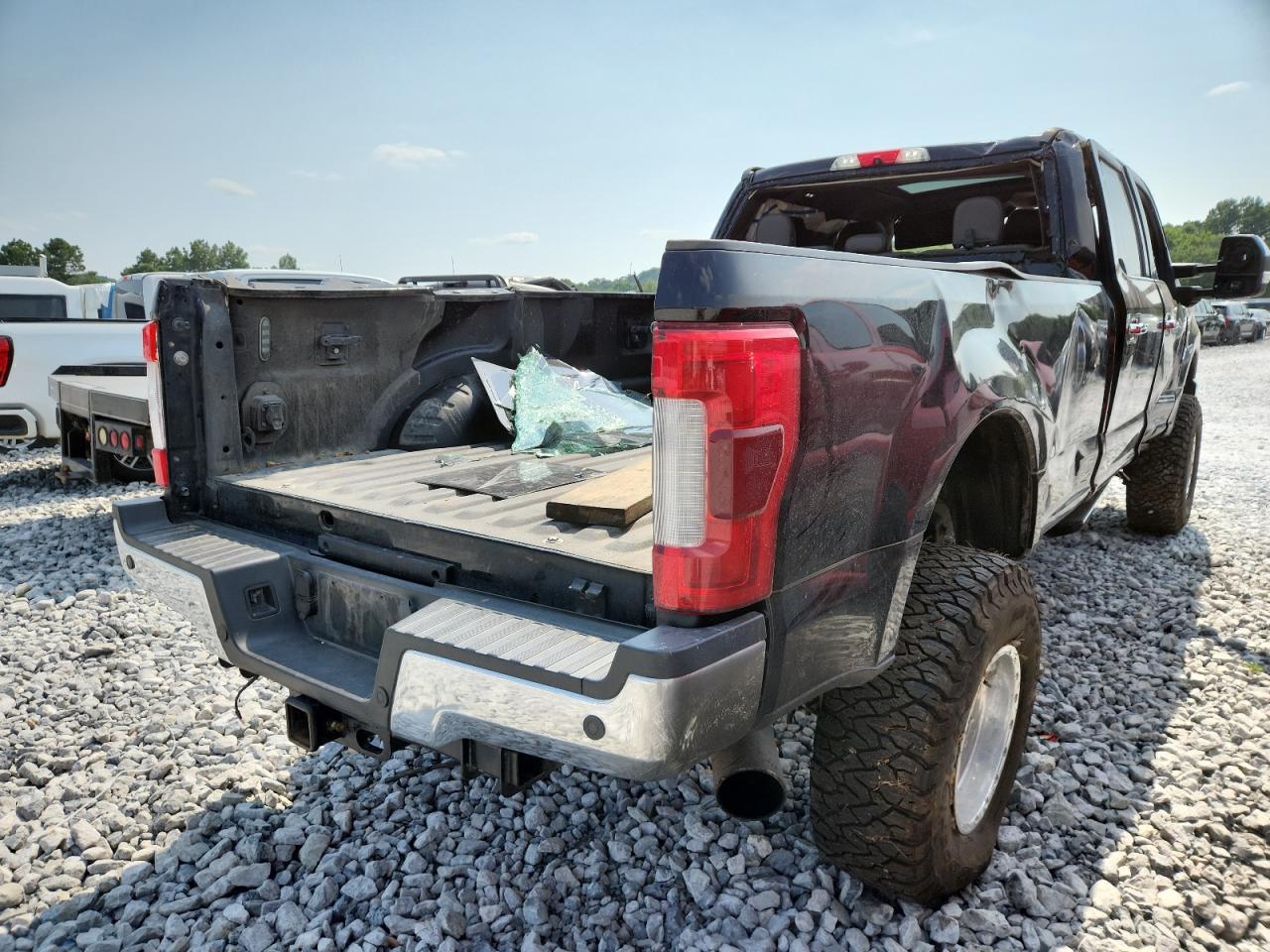2017 Ford F350 Super Duty - Image 3