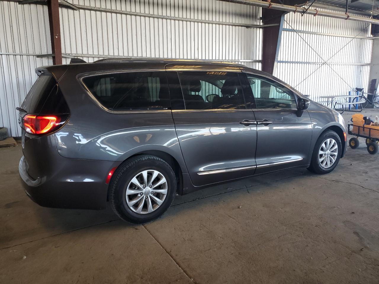 2018 Chrysler Pacifica Touring L - Фото 3