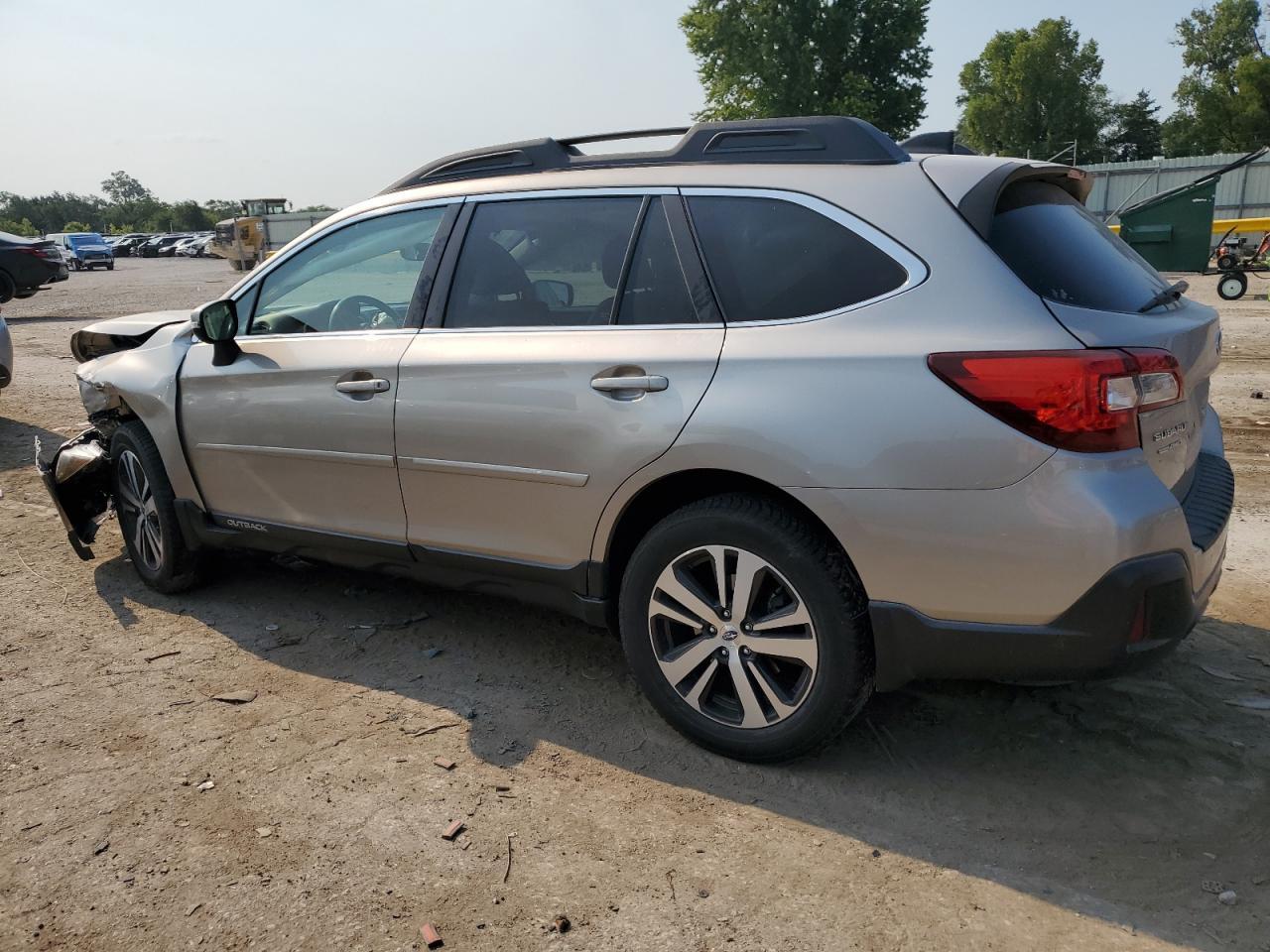 2018 Subaru Outback 3.6R Limited - Image 2