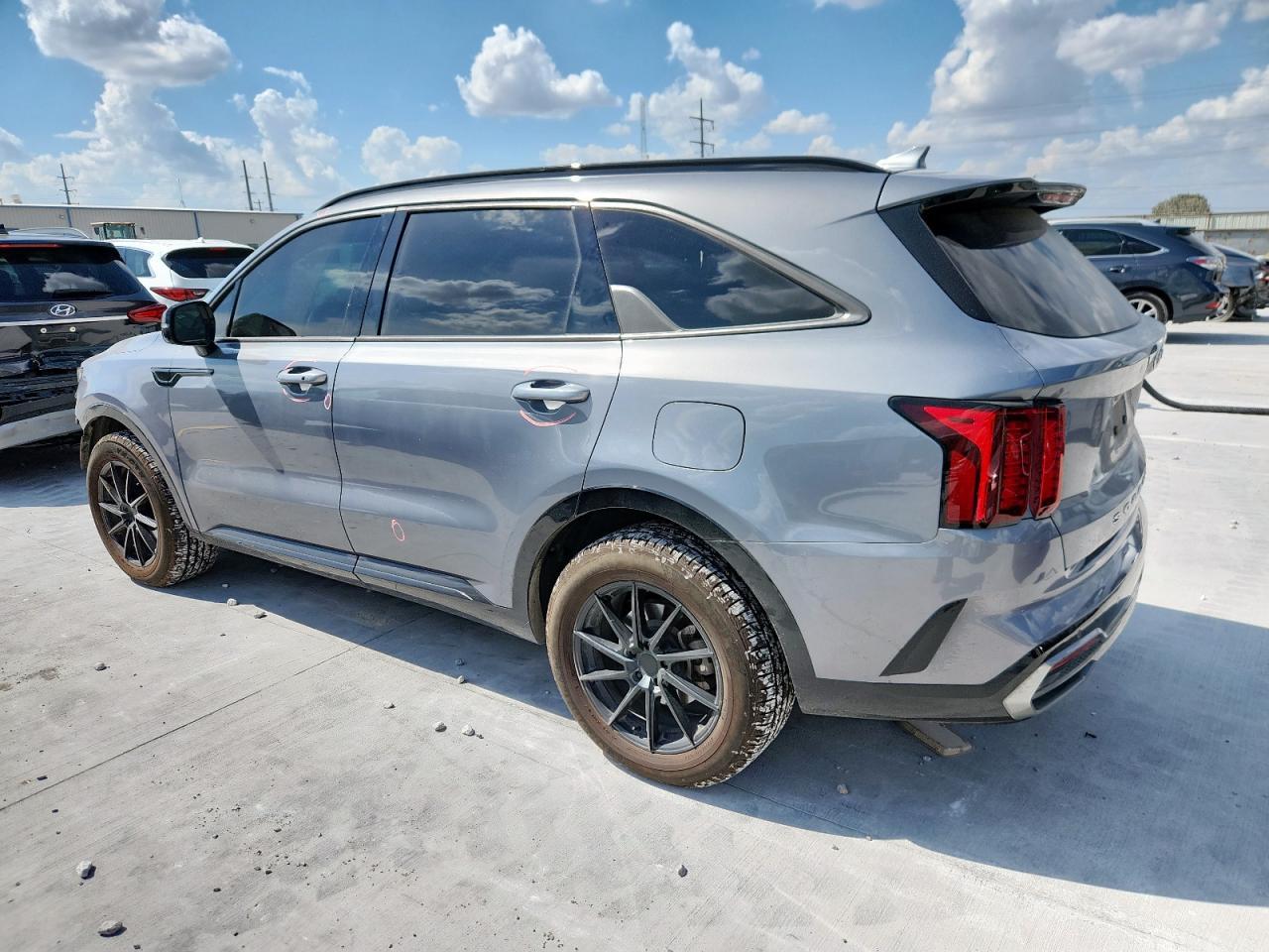 2021 Kia Sorento S - Image 2