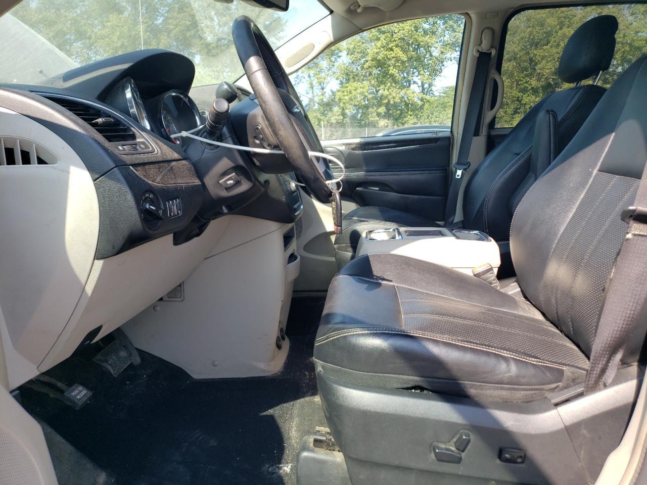 2014 Chrysler Town & Country Touring L - Фото 7