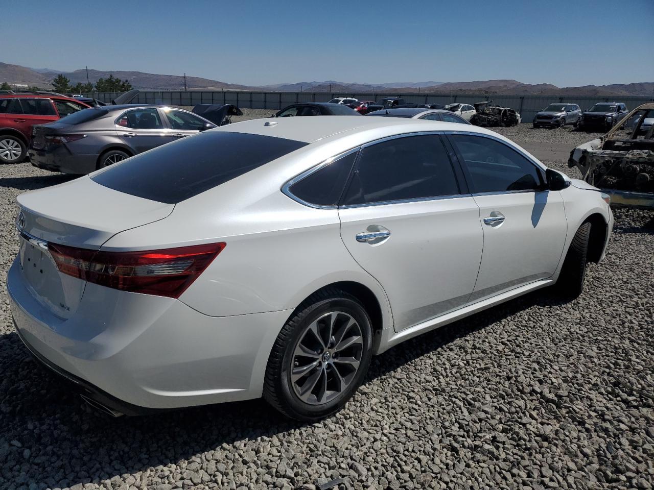2017 Toyota Avalon Xle - Фото 3