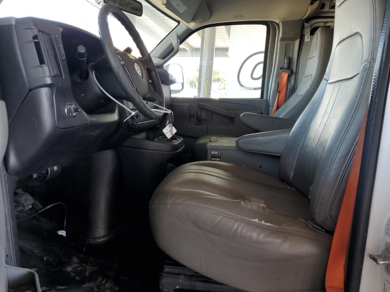 2016 Chevrolet Express G2500 - Фото 7
