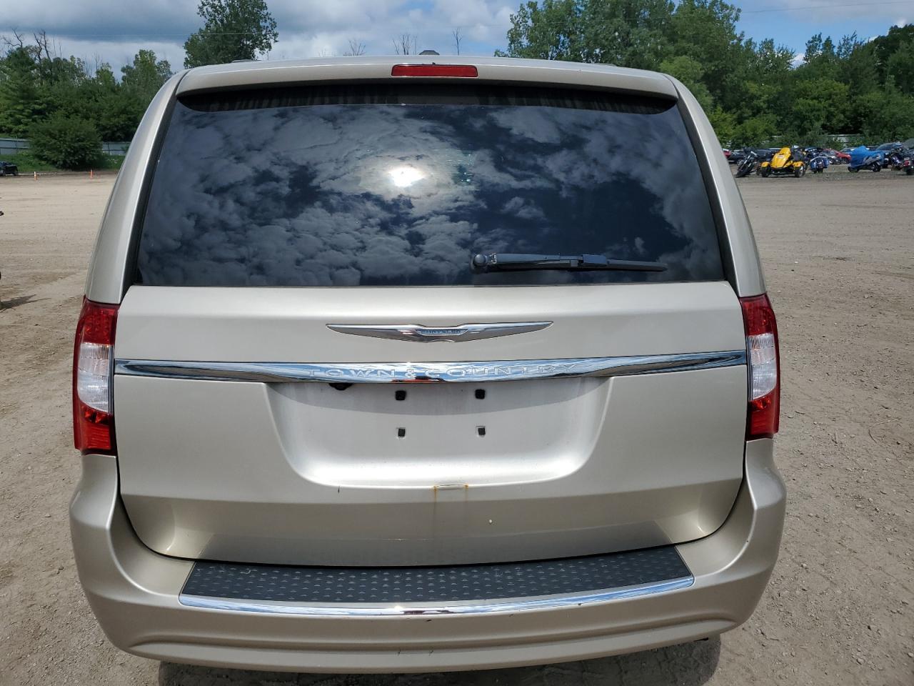 2013 Chrysler Town & Country Touring - Image 6