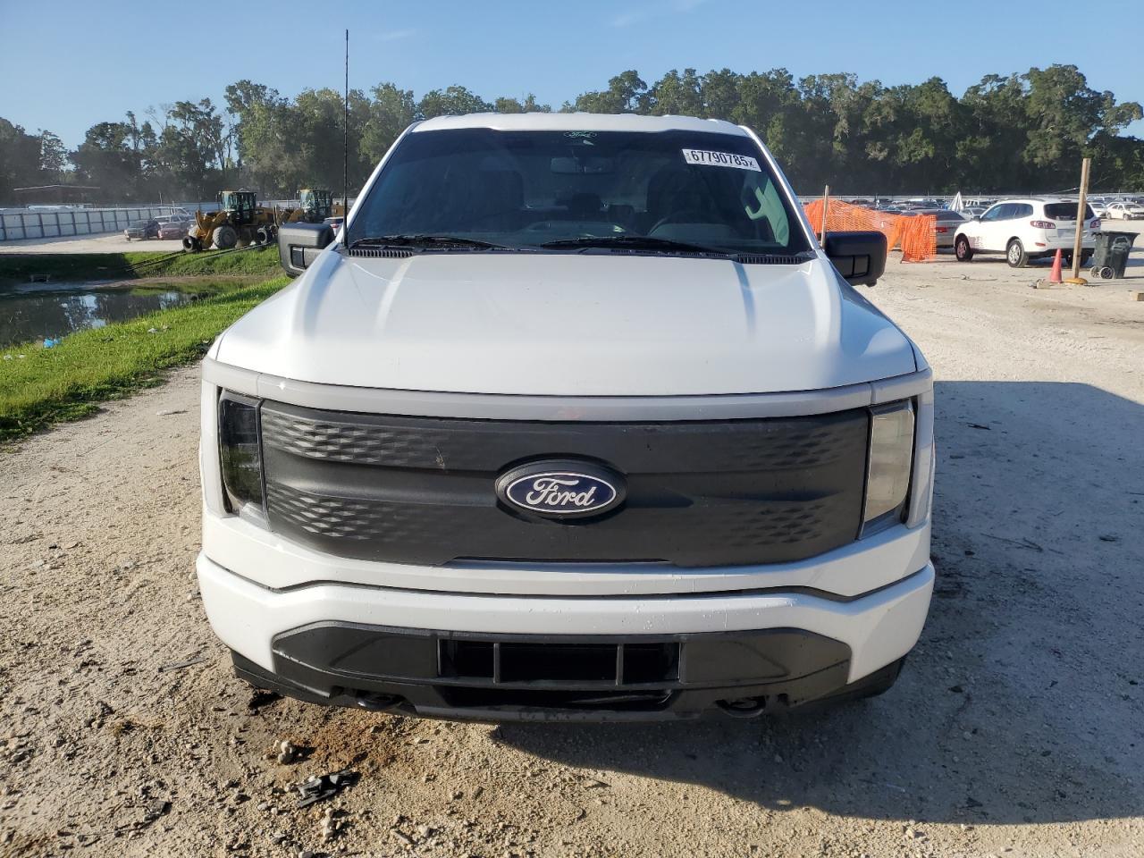 2024 Ford F150 Lightning Xlt - Фото 5