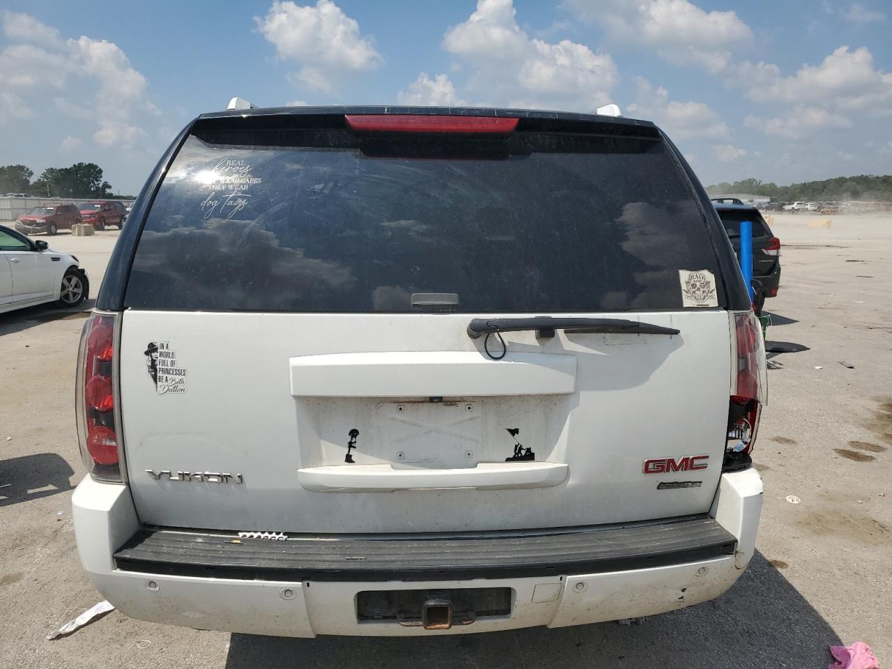 2007 GMC Yukon Denali - Image 6