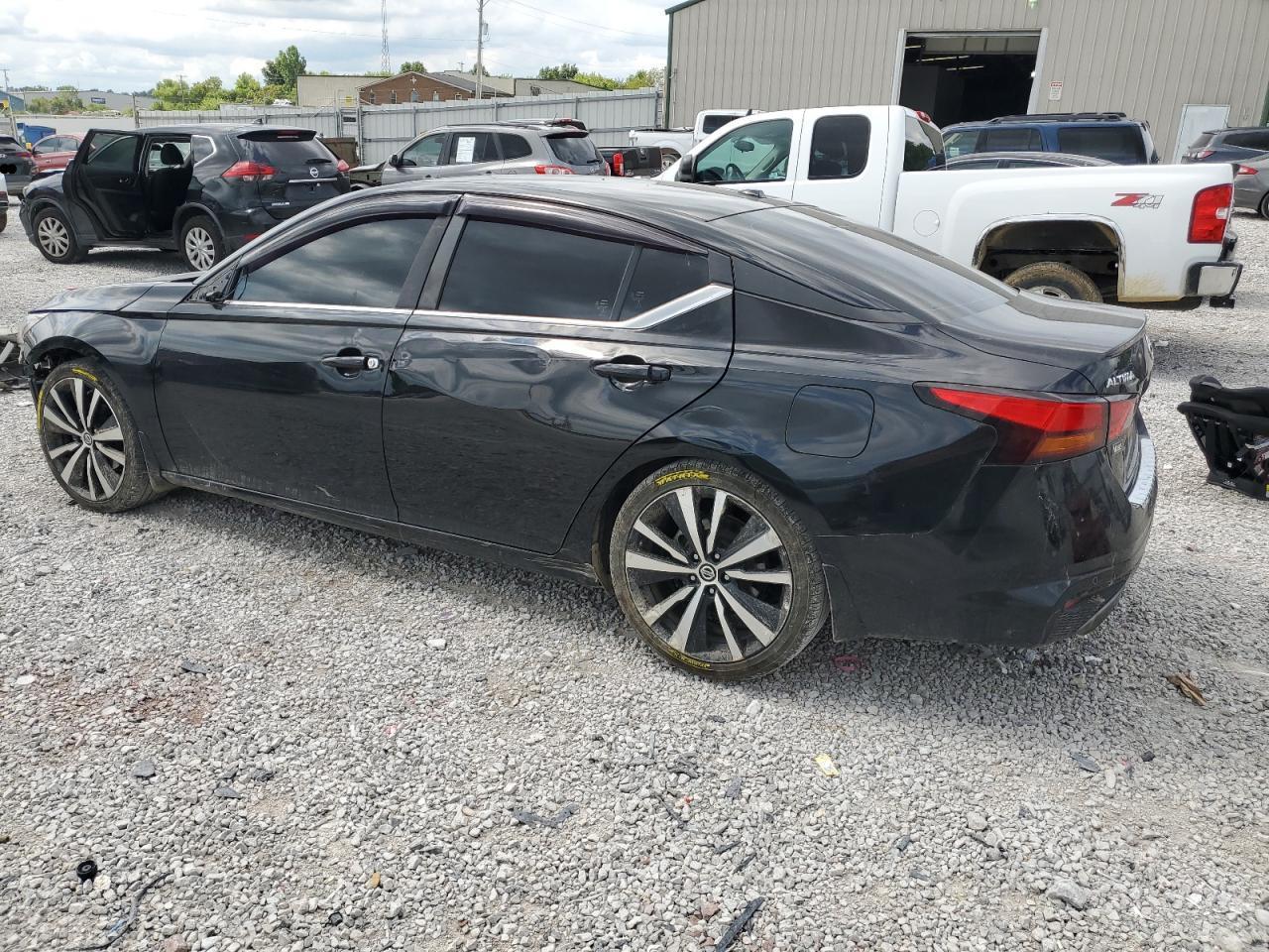 2021 Nissan Altima Sr - Фото 2