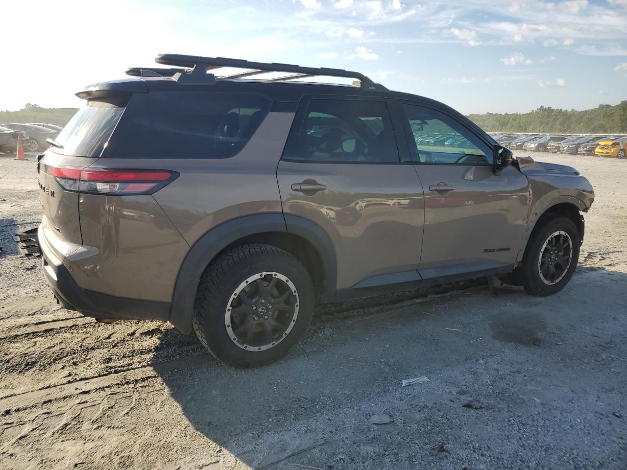 2023 Nissan Pathfinder Sv - Image 3