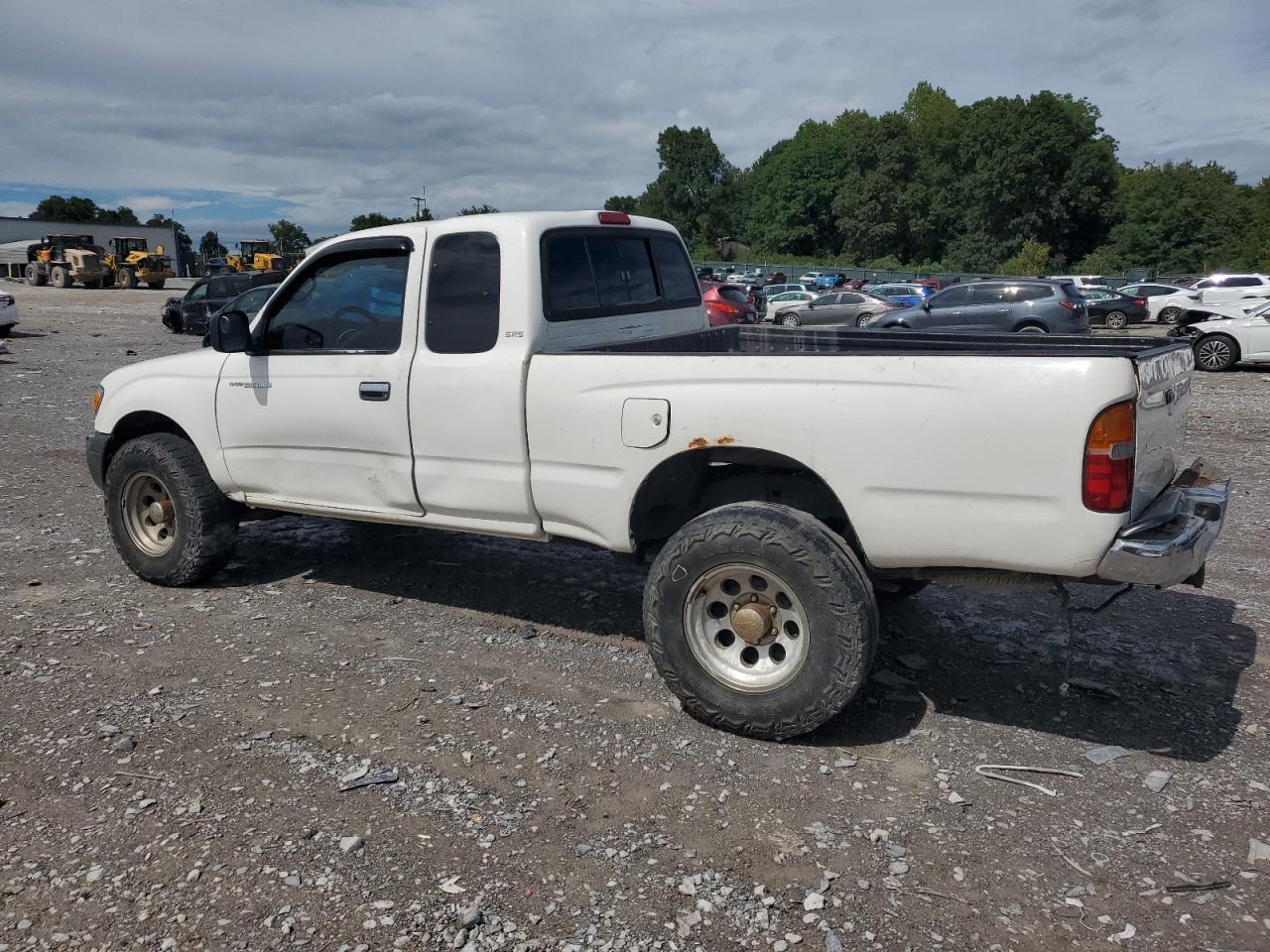 2000 Toyota Tacoma Xtracab - Image 2