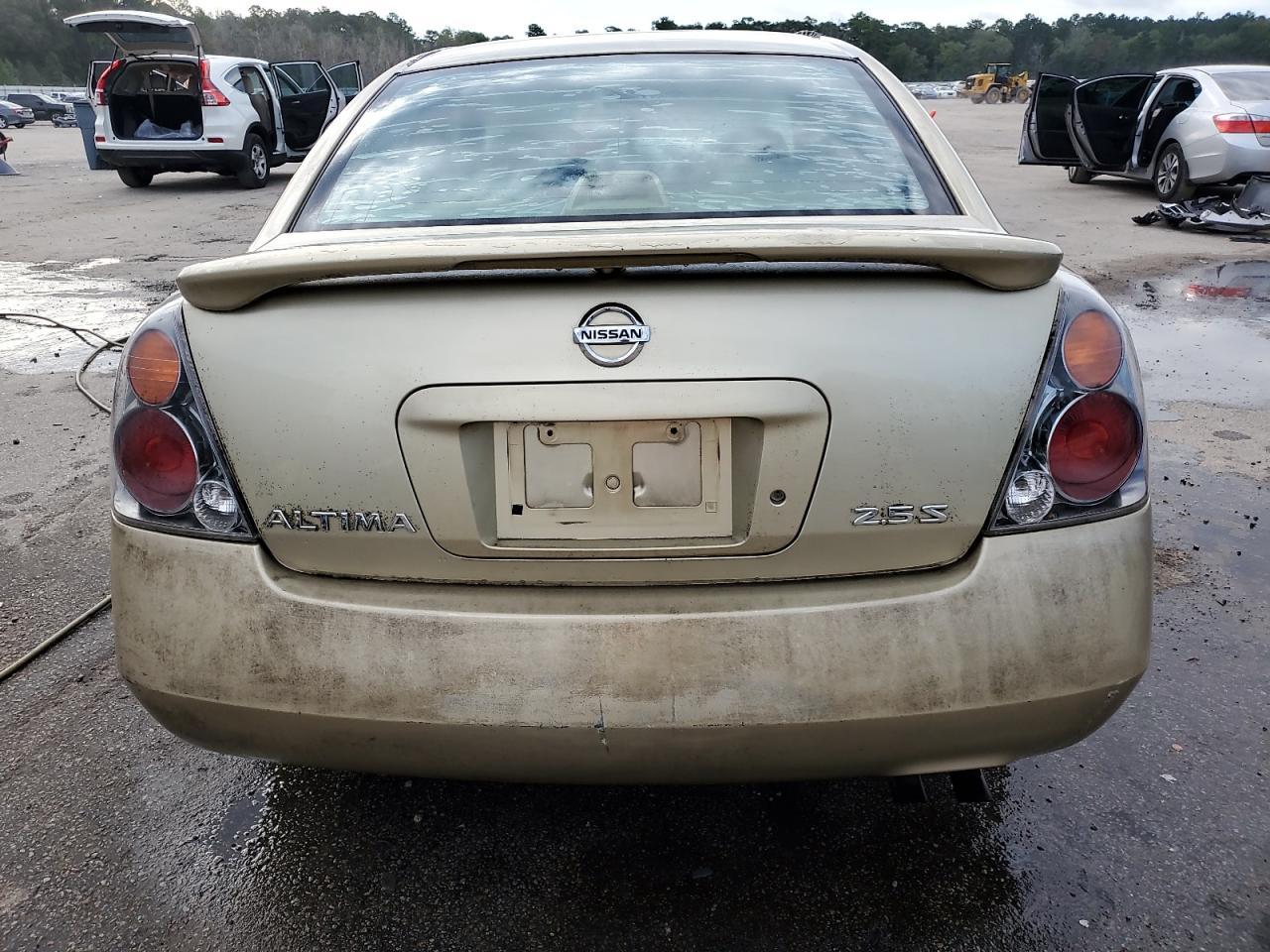 2002 Nissan Altima Base - Image 6