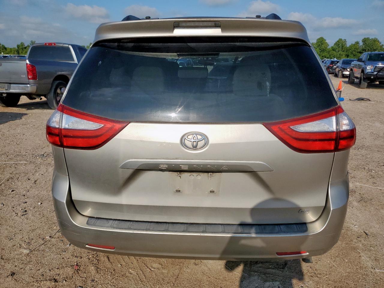 2015 Toyota Sienna Le - Фото 6