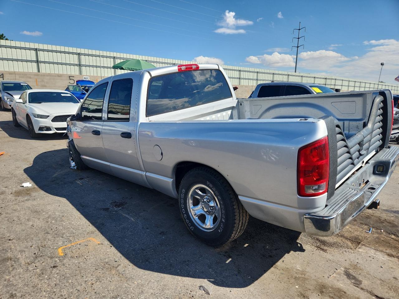 2003 Dodge Ram 1500 St - Фото 2