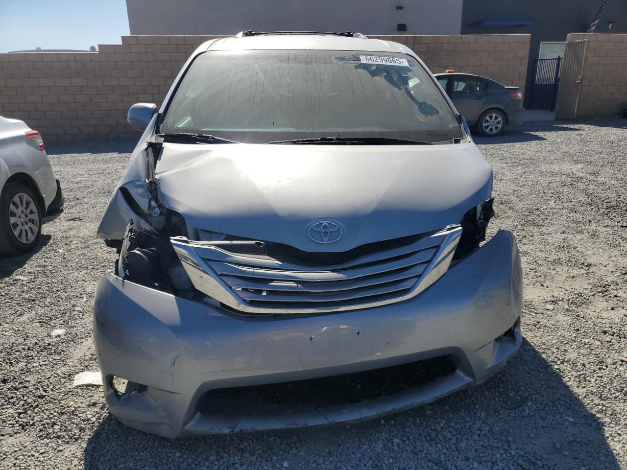 2017 Toyota Sienna Le - Фото 5