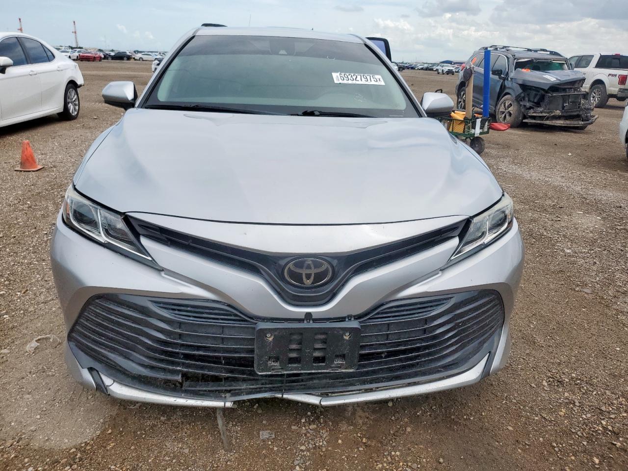 2020 Toyota Camry Le - Фото 5