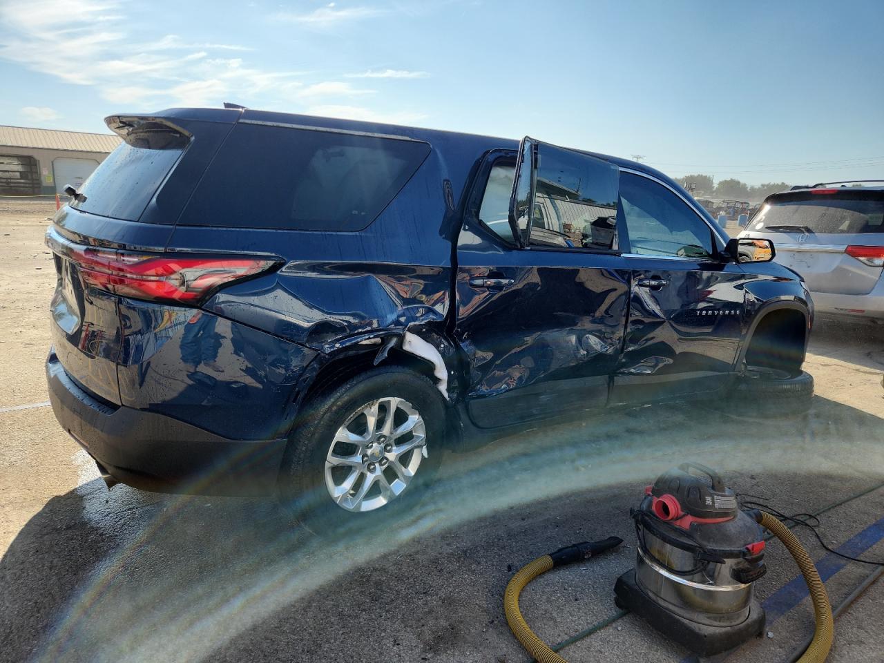 2023 Chevrolet Traverse Ls - Image 3