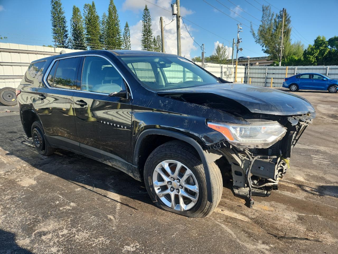 2019 Chevrolet Traverse Ls - Фото 4