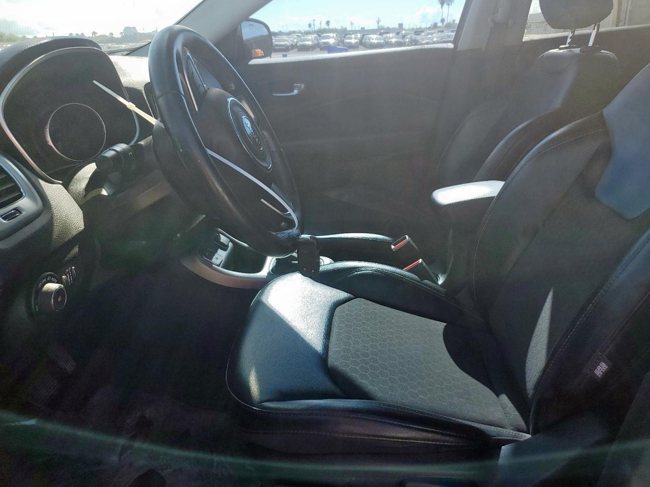 2020 Jeep Compass Latitude - Image 7