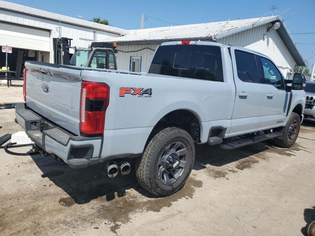 2024 Ford F350 Super Duty - Image 3